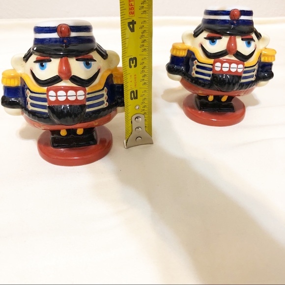 Nut Cracker Salt And Pepper Shakers Set - Picture 7 of 8